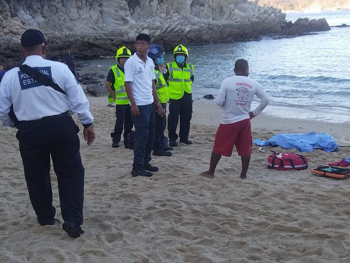 Turista de la CdMx pierde la vida por bronco aspiracion en Playa La Entrega, #Huatulco.