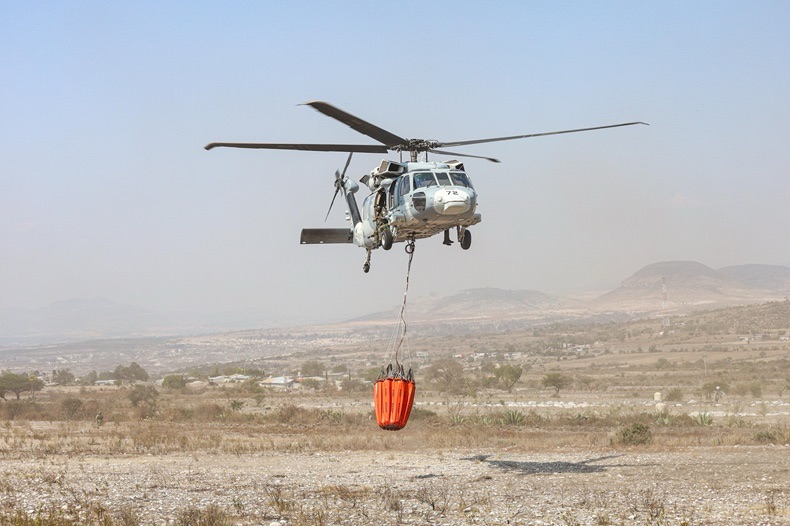 Suman dos helicópteros al combate del incendio en Tepelmeme