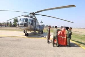 Helicóptero de la Sedena se suma a los trabajos para sofocar incendio forestal en Tepelmeme