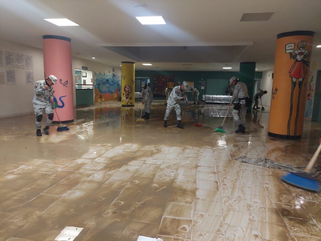 Evacuan Hospital de la Niñez Oaxaqueña por encharcamiento de instalaciones