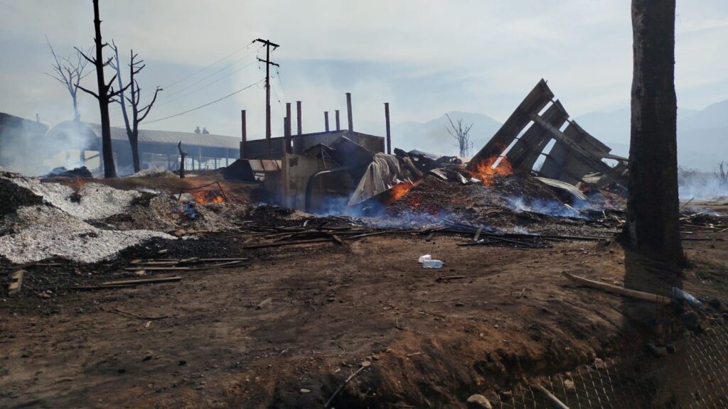 Evalúan daños por incendio en aserradero de San Miguel Etla