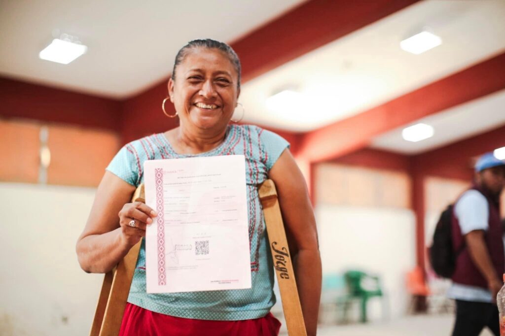 Inicia IEEPO en el Istmo y la Costa entrega de apoyo por concepto de uniformes escolares 2024
