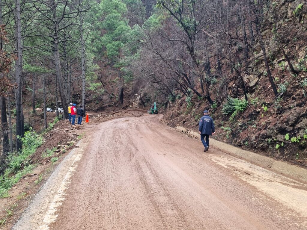 Reanudan circulación en la carretera Federal 175 de la Sierra de Juárez