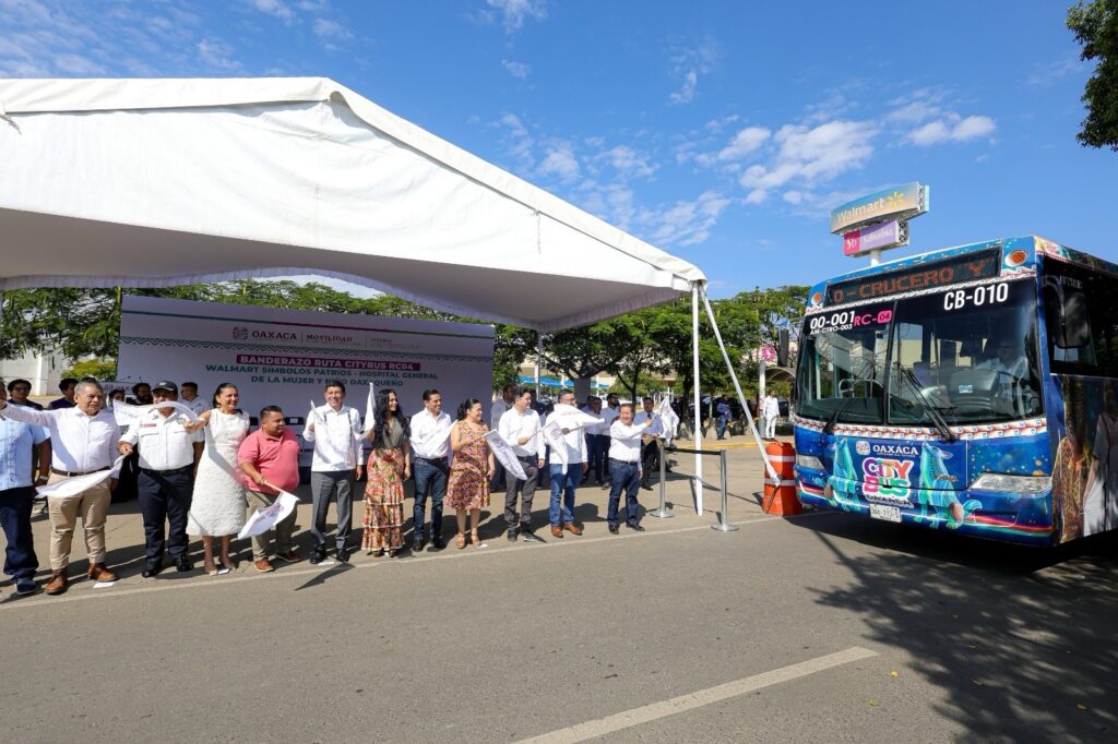 Acerca Gobierno de Oaxaca transporte a personas usuarias del Hospital de la Mujer y el Niño Oaxaqueño