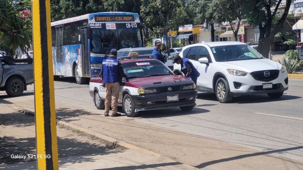 Fortalecen operativos de transporte público en Oaxaca para brindar un servicio seguro y regulado