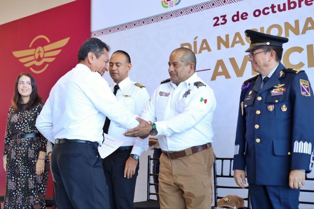 Gobierno de Oaxaca conmemora Día Nacional de la Aviación